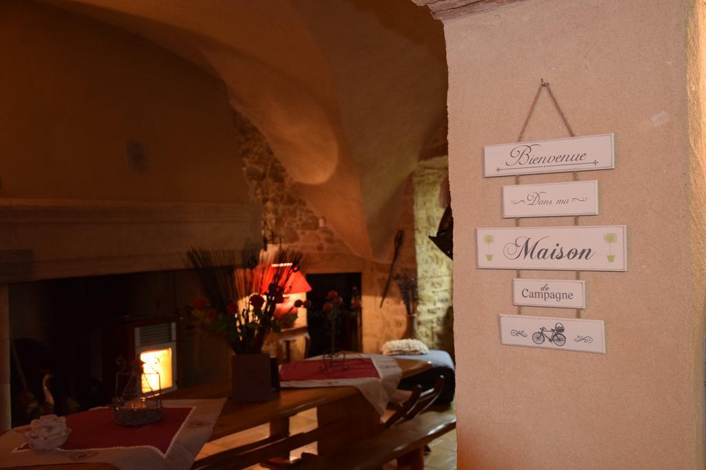 Chateau Des Aiguilles Saint-Rémy-de-Chargnat Εξωτερικό φωτογραφία