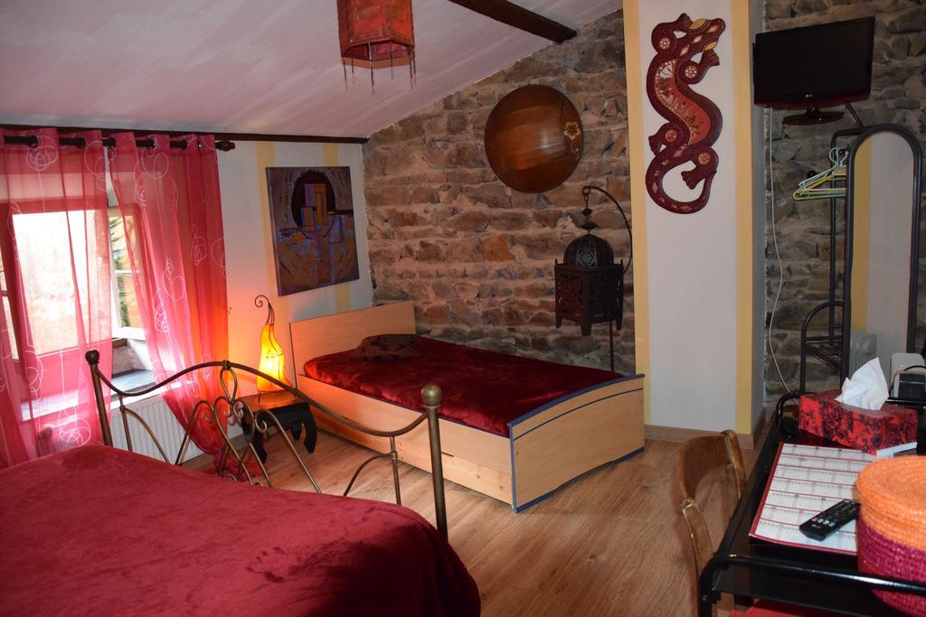 Chateau Des Aiguilles Saint-Rémy-de-Chargnat Δωμάτιο φωτογραφία