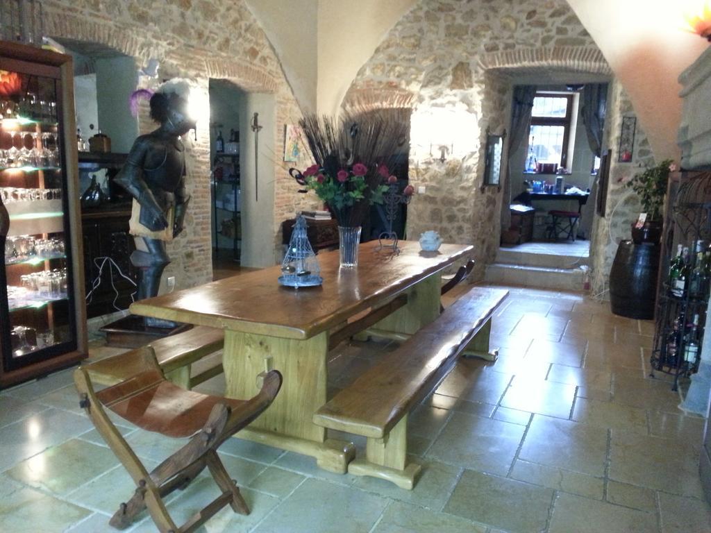 Chateau Des Aiguilles Saint-Rémy-de-Chargnat Εξωτερικό φωτογραφία