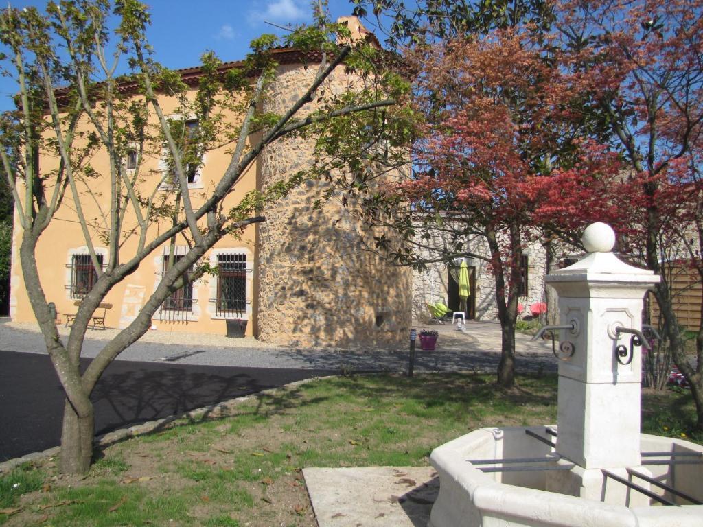 Chateau Des Aiguilles Saint-Rémy-de-Chargnat Εξωτερικό φωτογραφία