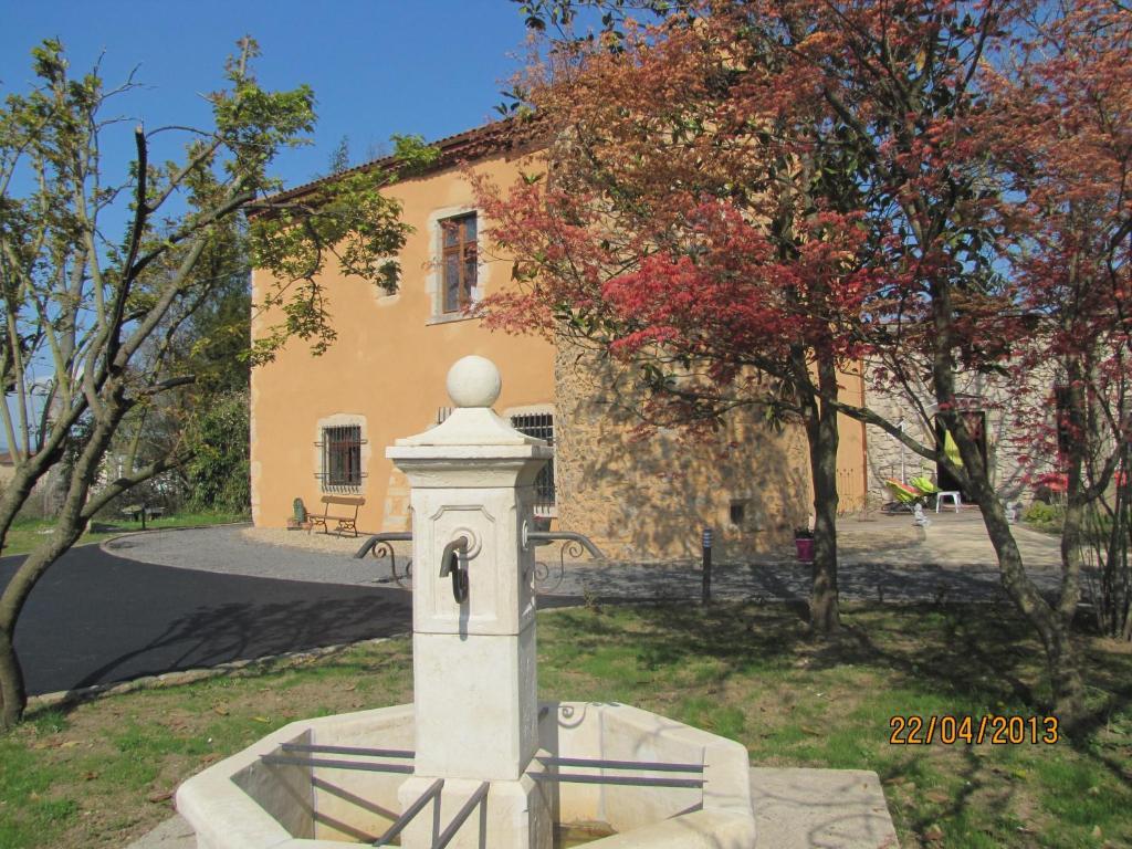 Chateau Des Aiguilles Saint-Rémy-de-Chargnat Εξωτερικό φωτογραφία